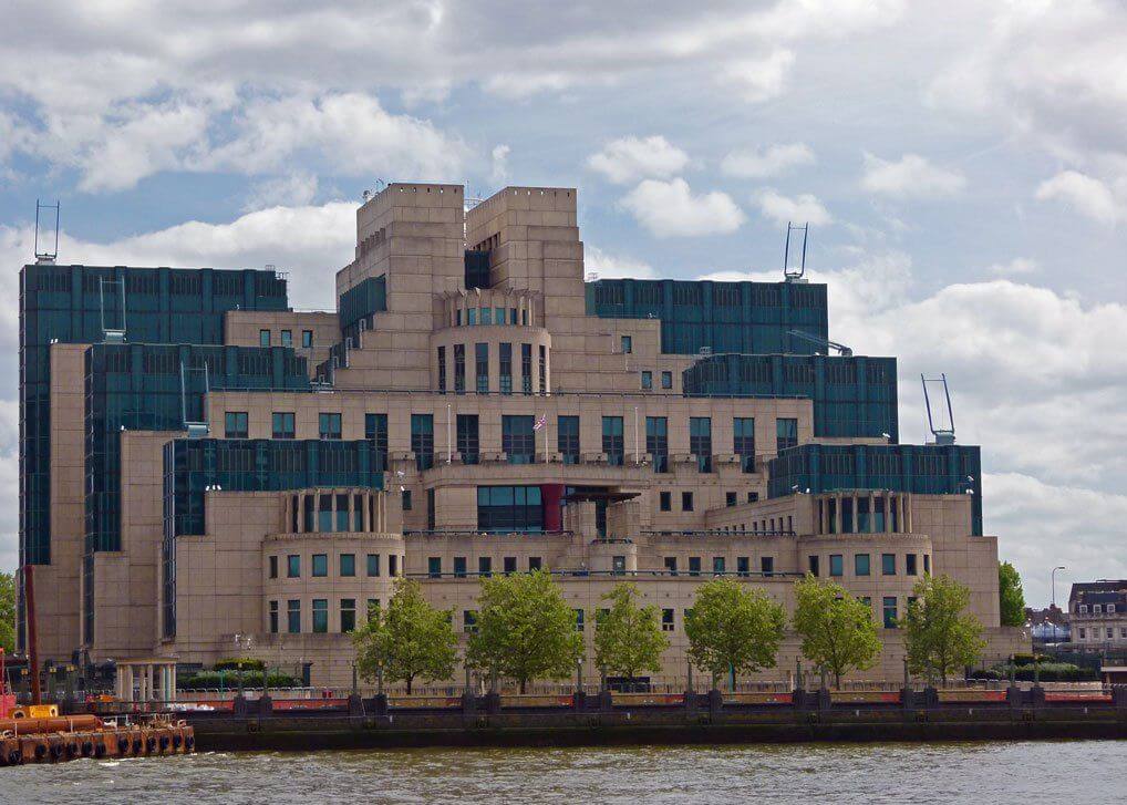 ساختمان MI6 در شهر لندن