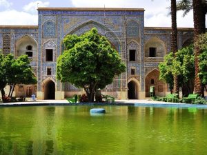 دانلود پاورپوینت تحلیل معماری مدرسه خان شیراز (به همراه نقشه ها و تصاویر)