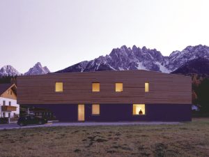 پاورپوینت تحلیل دقیق معماری خانه تتریس ایتالیا - tetris house - مدرسه معماری