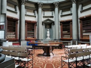 پاورپوینت تحلیل‌ دقیق معماری کتابخانه لورنتین ایتالیا (اثر میکل آنژ)