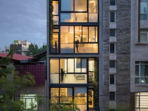 پاورپوینت تحلیل دقیق معماری آپارتمان مسکونی دو لافت (تهران)